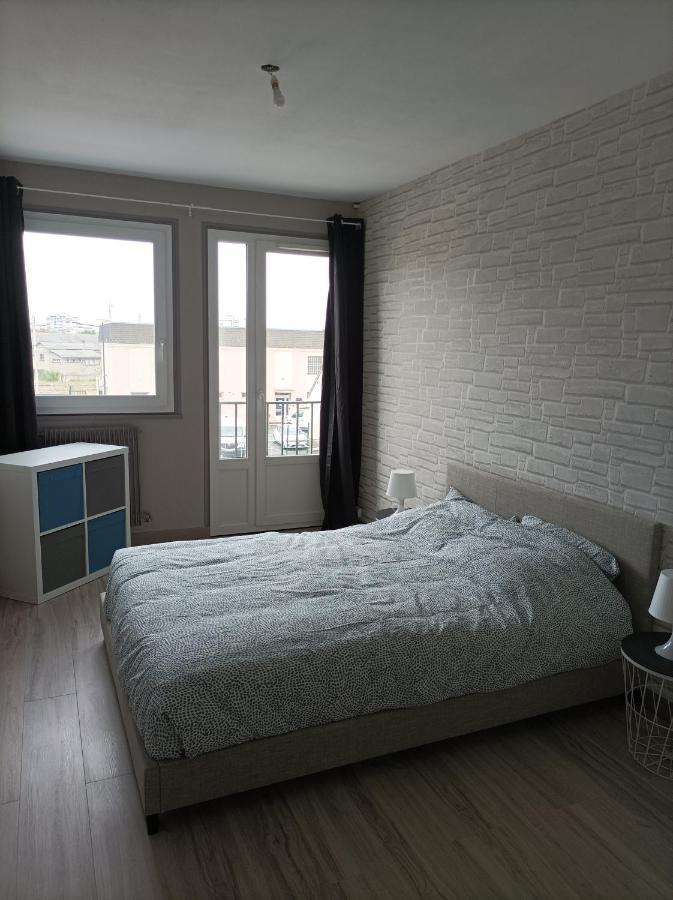 Joli Appartement Type 5 En Centre Ville Châteauroux Kültér fotó