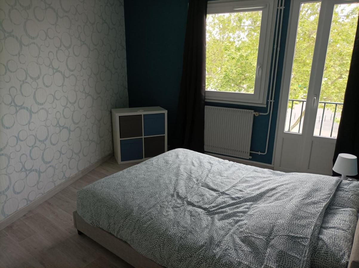 Joli Appartement Type 5 En Centre Ville Châteauroux Kültér fotó